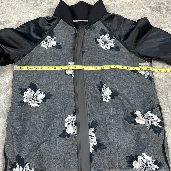 Lululemon Both Ways Bomber Jacket Heathered White Black Atomic Flower Reversible - Picture 10 of 13